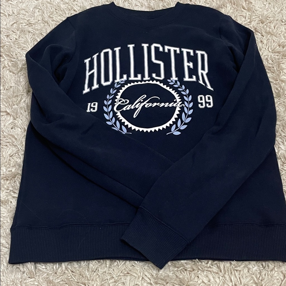 Hollister Men's Dark Blue Crewneck Sweater